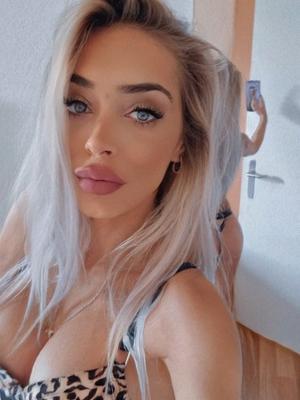 Victoria - Escort in Romont
