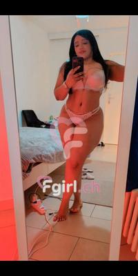 Victory - Erotische Masseurin in Aigle
