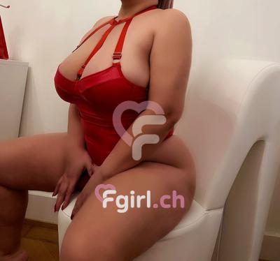 Vika - Erotische Masseurin in Eaux-vives
