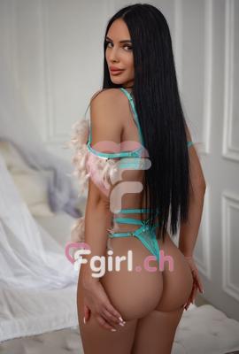 Viky - Erotische Masseurin in Payerne
