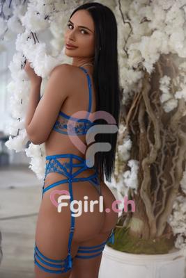 Viky - Erotische Masseurin in Payerne
