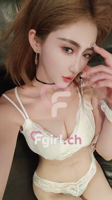 Xiaoyue - Escort in Vevey

