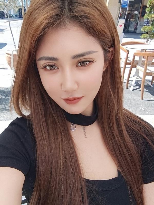 Xiaoyue - Escort in Freiburg
