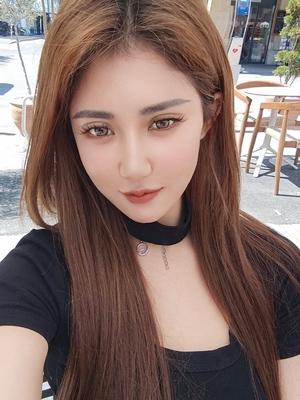 Xiaoyue - Escort in Vevey
