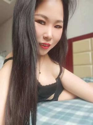 Xixi - Escort in Prilly
