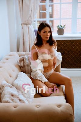 Yasmin - Escort a Genève
