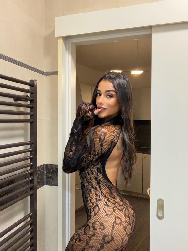 Yasmine - Escort en Eaux-vives
