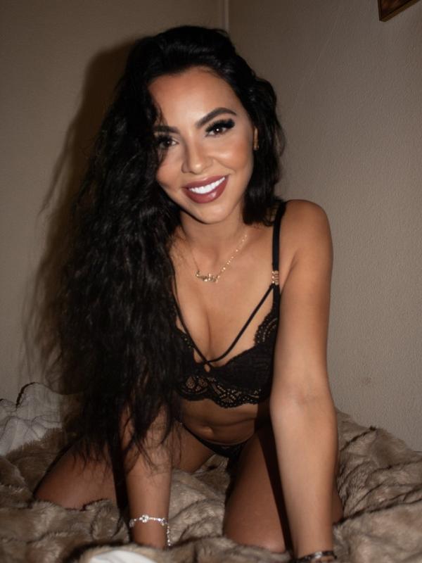 Yasmine - Escort in Eaux-vives
