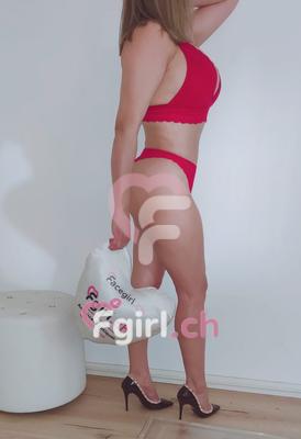 Yesy - Erotische Masseurin in Sierre
