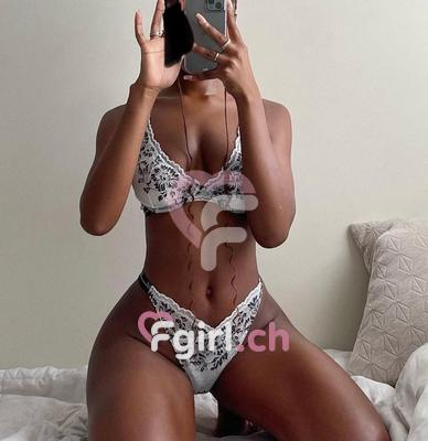 Yomelly - Erotic masseuse in Geneva
