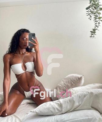 Yomelly - Erotic masseuse in Geneva
