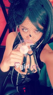 Yumi Daemon - Dominatrice BDSM à Genève

