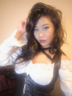Yumi Daemon - Dominatrice BDSM à Genève
