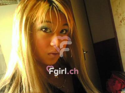 Yumi Daemon - Dominatrice BDSM à Genève